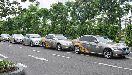 深圳市鑫順安汽車陪駕服務 - 企業(yè)風采 - 換證服務